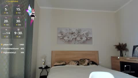 Mila online show from September 10, 2025, 8:36 am