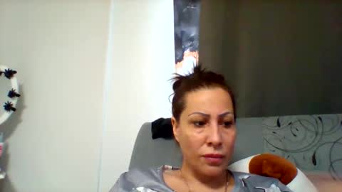 szeszi1985 online show from December 2, 2025, 9:47 am