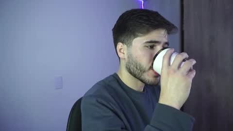 t0ny_wylie online show from December 21, 2024, 8:07 am