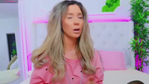 Arianna online show from December 12, 2024, 1:28 pm