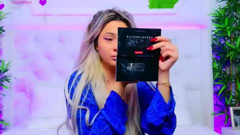 Arianna online show from November 7, 2025, 1:22 pm