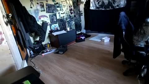 Lina online show from April 17, 2026, 3:04 pm