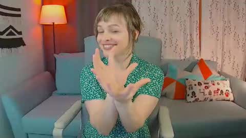 Mia online show from April 22, 2026, 4:41 pm