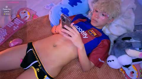 Snapshot of taichi_bluy chatting on October 30, 2025, 6:30 pm taichi online show from October 30, 2025, 6:30 pm