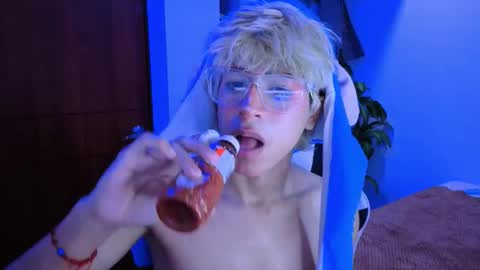 Snapshot of taichi_bluy chatting on November 13, 2025, 10:52 pm taichi online show from November 13, 2025, 10:52 pm