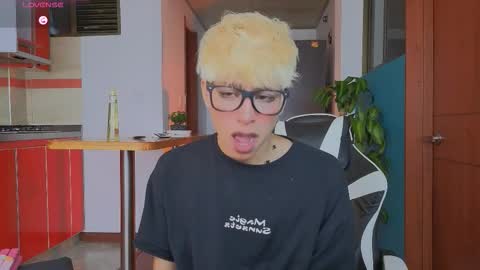 Snapshot of taichi_bluy chatting on February 15, 2026, 3:20 pm taichi online show from February 15, 2026, 3:20 pm