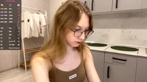 Snapshot of tainastoa chatting on December 21, 2025, 2:35 pm Tessa online show from December 21, 2025, 2:35 pm