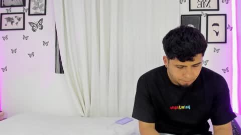 Snapshot of tainy_n_harley chatting on December 18, 2024, 4:53 am Liam and Juli online show from December 18, 2024, 4:53 am