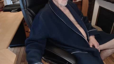 taisabaki54 online show from April 4, 2026, 7:06 am