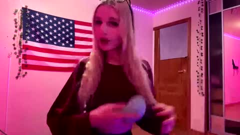 Mia online show from March 7, 2026, 5:21 pm