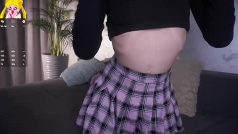 Mia online show from April 24, 2026, 1:52 am