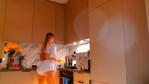  Kira  online show from November 15, 2025, 5:49 am