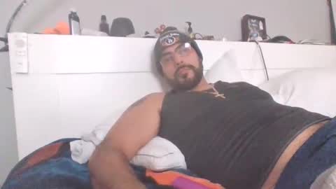 Snapshot of talllatino310 chatting on November 25, 2025, 9:04 pm talllatino310 online show from November 25, 2025, 9:04 pm