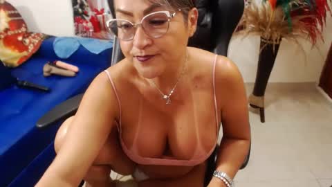 Snapshot of tamara_luaren chatting on December 14, 2024, 2:42 pm Tamara online show from December 14, 2024, 2:42 pm