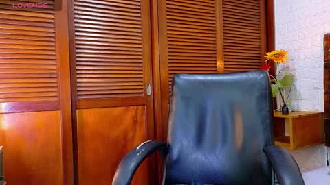    online show from October 26, 2025, 10:54 am