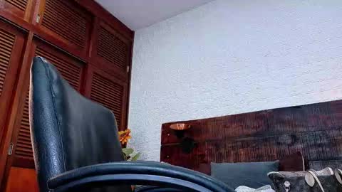    online show from November 18, 2025, 10:52 am