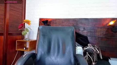    online show from November 23, 2025, 10:48 am