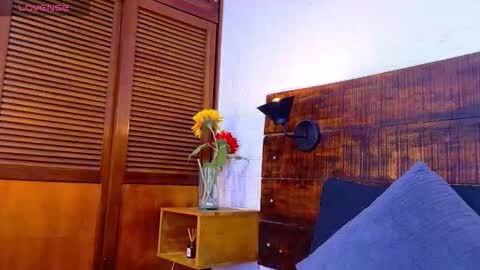    online show from December 17, 2025, 11:38 am