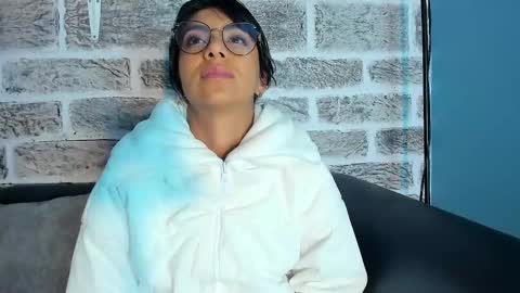 Tamy  online show from February 4, 2025, 8:28 pm