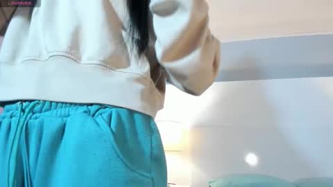 Tamy  online show from November 24, 2025, 12:27 pm