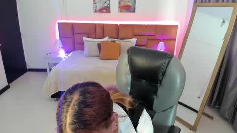 Snapshot of tamy_edwards chatting on May 2, 2026, 7:52 pm Tamy online show from May 2, 2026, 7:52 pm