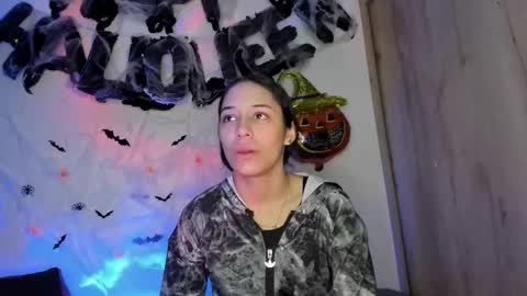 tania06 online show from November 1, 2025, 1:13 pm