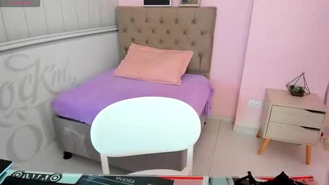 Tania  online show from September 17, 2025, 1:57 pm