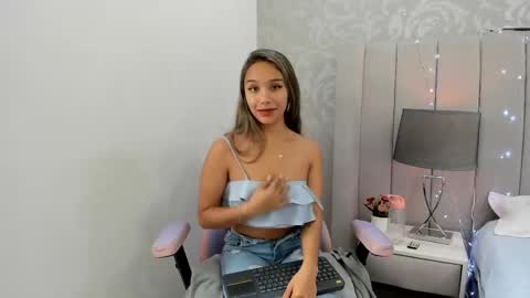 TaniaCarter online show from February 19, 2025, 5:49 pm