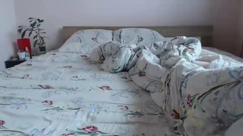Snapshot of taniyushka chatting on October 14, 2025, 6:36 am Taniyushka online show from October 14, 2025, 6:36 am