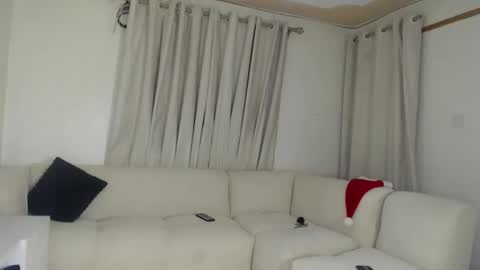 tania online show from December 15, 2025, 11:09 pm