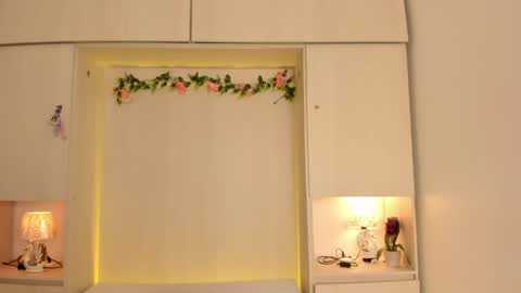  T A R A  online show from April 9, 2026, 4:12 am