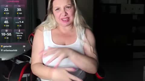 Snapshot of tasha__moon chatting on October 14, 2025, 4:19 pm Tasha Moon online show from October 14, 2025, 4:19 pm