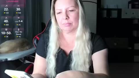 Snapshot of tasha__moon chatting on October 17, 2025, 4:09 pm Tasha Moon online show from October 17, 2025, 4:09 pm