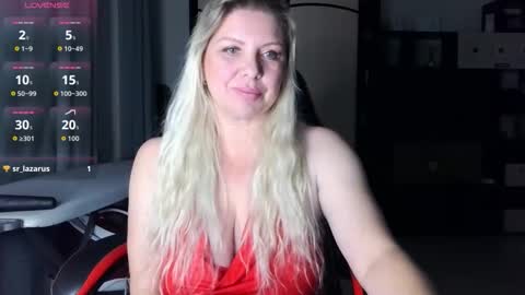Snapshot of tasha__moon chatting on October 18, 2025, 5:14 pm Tasha Moon online show from October 18, 2025, 5:14 pm