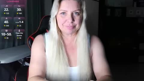 Snapshot of tasha__moon chatting on October 26, 2025, 3:29 pm Tasha Moon online show from October 26, 2025, 3:29 pm
