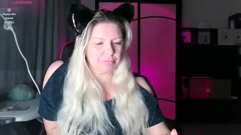 Snapshot of tasha__moon chatting on October 30, 2025, 4:19 pm Tasha Moon online show from October 30, 2025, 4:19 pm