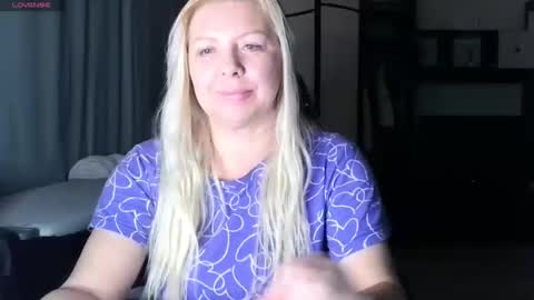 Snapshot of tasha__moon chatting on November 10, 2025, 5:45 pm Tasha Moon online show from November 10, 2025, 5:45 pm
