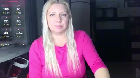 Snapshot of tasha__moon chatting on December 4, 2025, 6:27 pm Tasha Moon online show from December 4, 2025, 6:27 pm