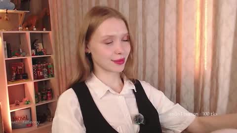 Snapshot of tatacoy chatting on September 8, 2025, 3:11 pm TataCoy online show from September 8, 2025, 3:11 pm