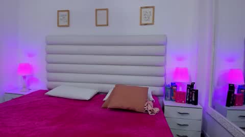 tatiana_arboleda online show from October 22, 2025, 10:59 am