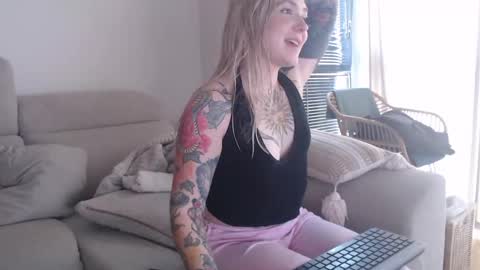 tattoobbgirl online show from October 28, 2025, 3:36 pm