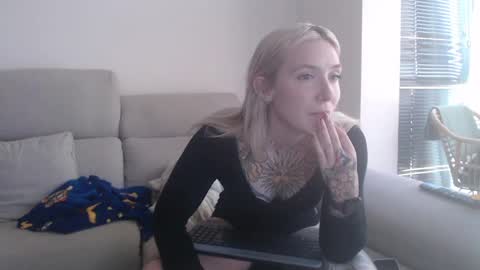 tattoobbgirl online show from November 12, 2025, 1:00 pm