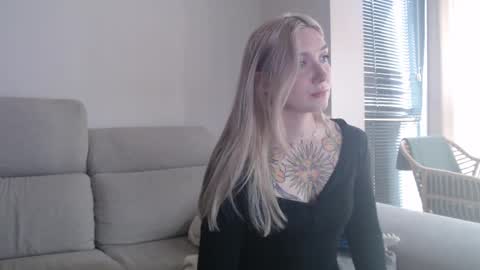 tattoobbgirl online show from December 16, 2025, 2:11 pm