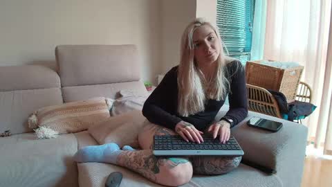 tattoobbgirl online show from April 10, 2026, 1:49 pm