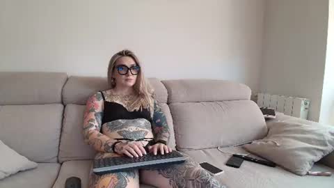 Snapshot of tattoobbgirl chatting on June 23, 2026, 5:11 pm tattoobbgirl online show from June 23, 2026, 5:11 pm