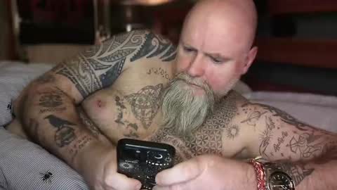 Tattooeddilf 01 online show from January 5, 2026, 9:51 pm