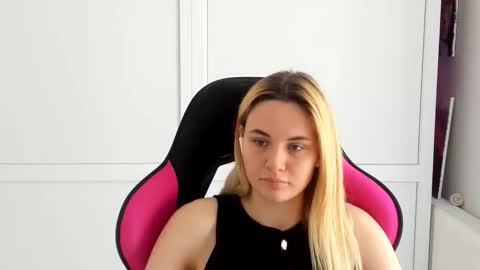 Snapshot of tayla_shy chatting on June 11, 2026, 12:36 pm Tay online show from June 11, 2026, 12:36 pm