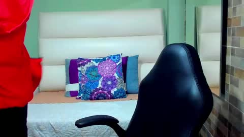 Snapshot of tayler_wells chatting on March 4, 2025, 12:29 am T A Y L E R online show from March 4, 2025, 12:29 am