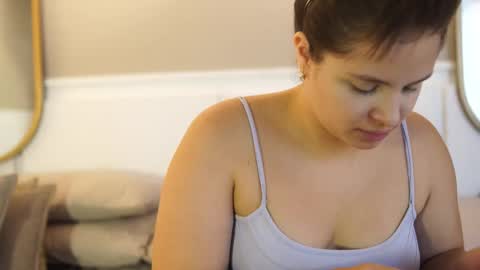 Teylor  Kim online show from October 7, 2025, 6:49 pm