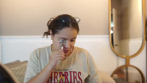 Teylor  Kim online show from October 22, 2025, 7:35 pm